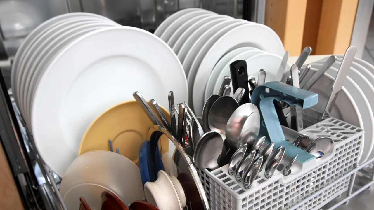 Как в ресторане: Два простых способа сделать тарелки блестящими