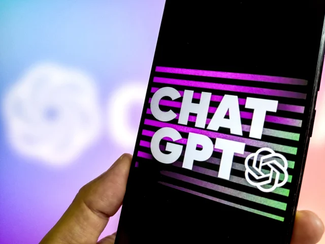 Права на несуществующую книгу: Автор "Игры престолов" судится с ChatGPT